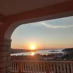 Apartment In Lopar With Sea View, Terrace, Air Conditioning, Wi-Fi