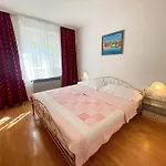 Nette Ferienwohnung In Jadranovo Mit Garten, Grill Und Terrasse