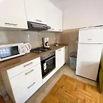 Nette Ferienwohnung In Jadranovo Mit Garten, Grill Und Terrasse
