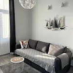 Santa Monica Studio Apartment