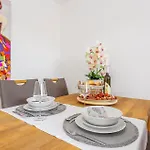 Cozy Apartment In Vantacici With Wifi