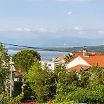 Cozy Apartment In Vantacici With Wifi