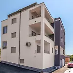 1 Bedroom Cozy Apartment In Jadranovo