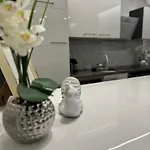 Helamoni, New 5 Star 2 Person Apartment With Pool
