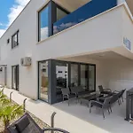 Modern Holiday House Jasminka