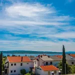 Ferienwohnung In Selce Mit Terrasse, Grill Und Garten