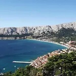 Grosse Wohnung In Baska Mit Grossem Balkon