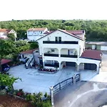Green View Apartment