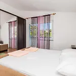 Stunning Apartment In Rab With Wifi