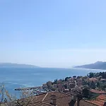 Fenix - Stunning View, Great Location & Free Parking