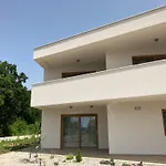 Apartment Oblica-Beautiful New, Well Equipped Apartment