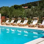 Foric Apartments With Outdoor Heated Pool