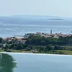 Holiday House Pantovcak, Secluded Stone House With Heated Pool And Unique View