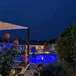 Vila S Jacuzzijem I Bazenom Mavrinac