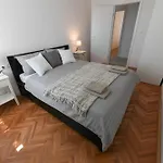 Apartment Nona Mira