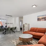 Stella & Gloria Apartments With Balcony