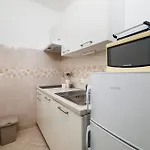 Apartments And Room Petar