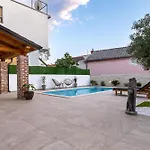 Villa Antique