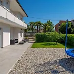 Nice Apartment In Lovran With Wifi