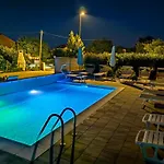 Apartments Lea With Pool
