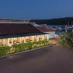 Seafront Apartments Tomi