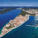Stunning Apartment In Rab With Wifi