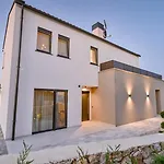 Villa Divine With Private Pool - New!
