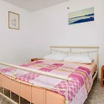 Apartments In Crikvenica 39180