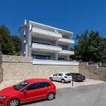 Cozy Apartment In Novi Vinodolski With Wifi