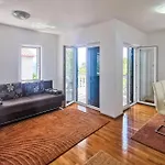 Lovely Apartment In Novi Vinodolski With Kitchen