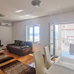 Cozy Apartment In Novi Vinodolski With Kitchen