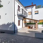 2 Bedroom Awesome Home In Novi Vinodolski