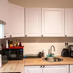 Sunny Bay Apartment