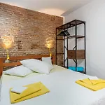 Studio Apartman Estera