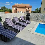 Khalli Apartman 4 Stars With Pool And Jacuzzi