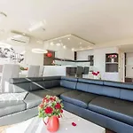 Apartment In Klenovica 47582