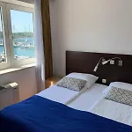 Apartment Aci Marina Cres