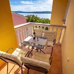Appartement Mit Terrasse Und Meerblick