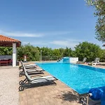Villa With Pool, Jacuzzi, Sauna, Fitness, Playground & Wine Cellar