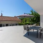 2 Bedroom Lovely Apartment In Rukavac