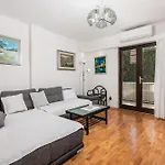 House Rose With Private Pool And Garden - Happy Rentals