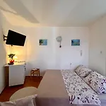 Bright And Charming Studio Apartment