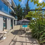 Holiday Oasis C