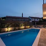 Villa Lusarci With Pool