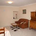 Grosse Wohnung In Gabonjin Mit Eigener Terrasse