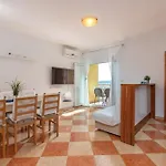 Appartement Mit Terrasse Und Meerblick