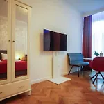 Marina'S Shore Escape Apartment 8