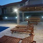 Stonehouse Apartment