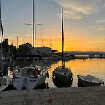 Grosszuegige 6-Personen Ferienwohnung In Kroatien