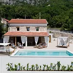 Casa Di Nika - Charming Stone Villa